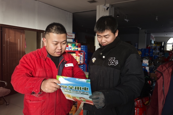 內(nèi)蒙古電力集團(tuán)烏海千里山供電公司蒙電愛心光明行，用電無憂進(jìn)社區(qū)