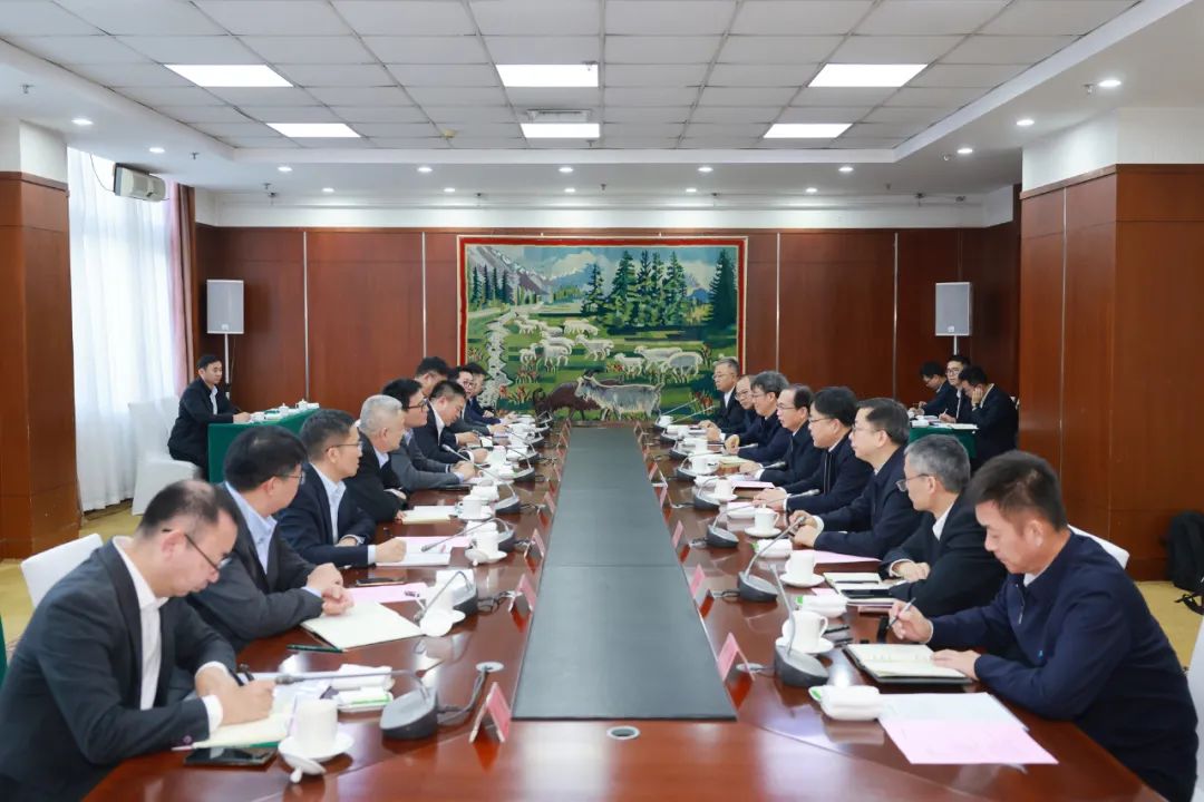 華電集團(tuán)黨組書記、董事長江毅與上海電氣黨委書記、董事長吳磊舉行會(huì)談