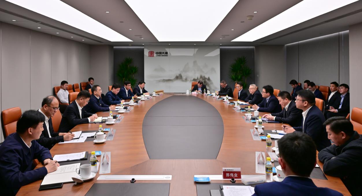 大唐集團黨組書記、董事長鄒磊與上海電氣黨委書記、董事長吳磊會談