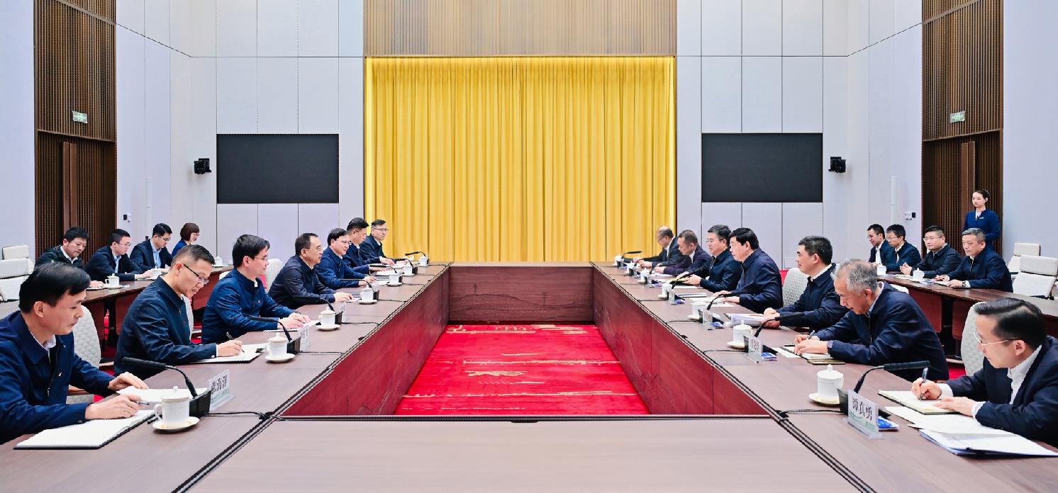 中國(guó)大唐集團(tuán)董事長(zhǎng)鄒磊、總經(jīng)理張傳江與國(guó)家電網(wǎng)董事長(zhǎng)張智剛、總經(jīng)理龐驍剛會(huì)談