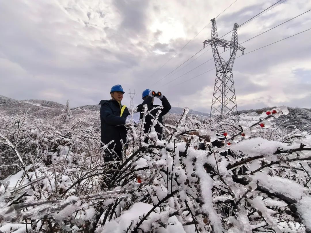 南方電網(wǎng)科技抗冰 讓冰雪“看得見(jiàn)、除得掉、防得住”